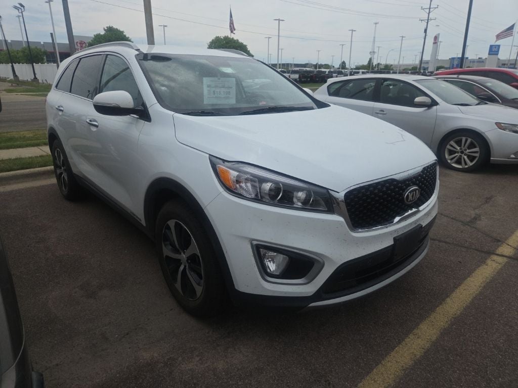 2017 Kia Sorento EX in Snow White Pearl — front three-quarter view